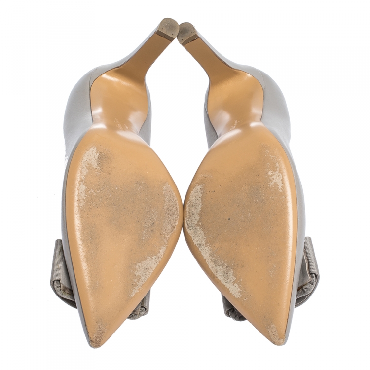 Pre Owned Salvatore Ferragamo Grey Leather Mimi Bow Pointed Toe Pumps Size 37.5