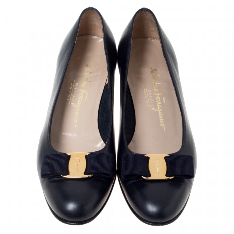 Pre Owned Salvatore Ferragamo Blue Leather Vara Bow Flats Size 38.5