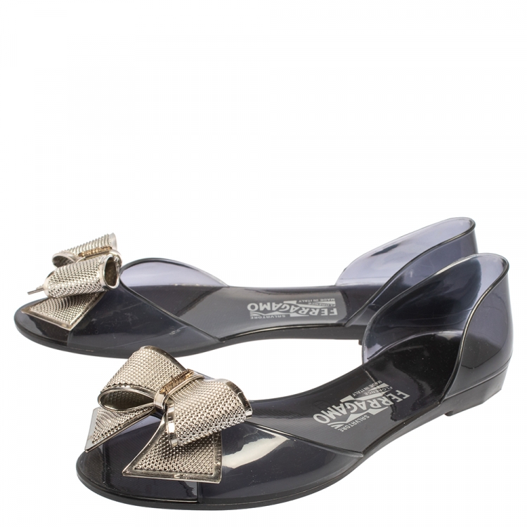 مملوكة مسبقًا Salvatore Ferragamo Dark Grey Jelly Barbados Bow Peep Toe D'orsay Flats Size 40.5