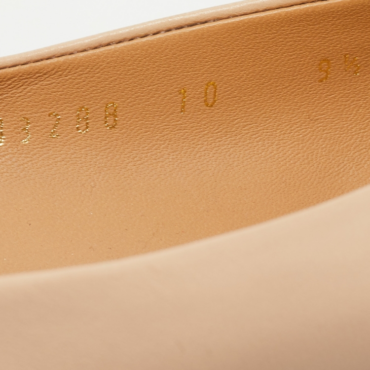 مملوكة مسبقًا Salvatore Ferragamo Beige Leather Fiamma Keyhole Ballet Flats Size 40