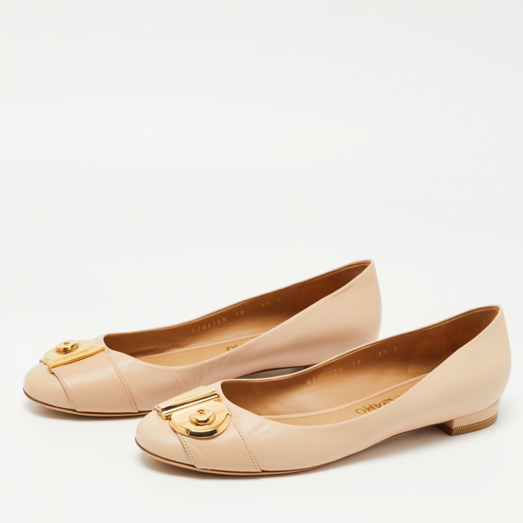 مملوكة مسبقًا Salvatore Ferragamo Beige Leather Fiamma Keyhole Ballet Flats Size 40