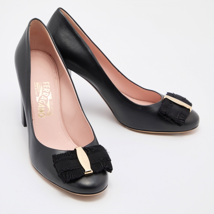 Pre Owned Salvatore Ferragamo Black Leather Bow Block Heel Pumps Size 40.5