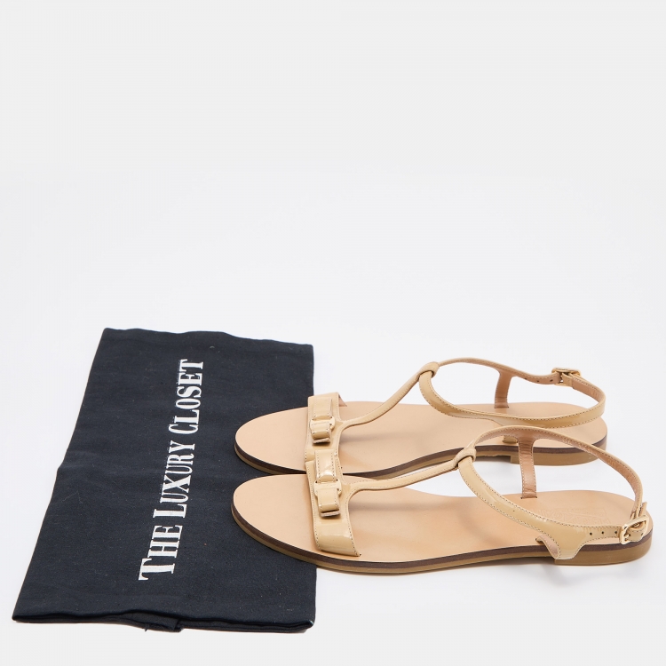 Pre Owned Salvatore Ferragamo Beige Patent Leather Thong Flats Sandals Size 36.5