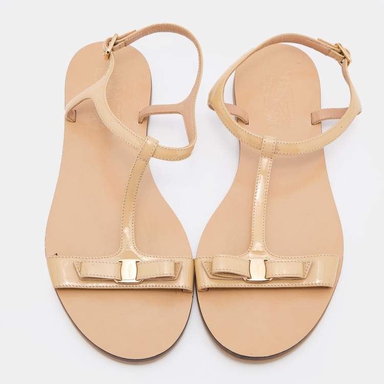 Pre Owned Salvatore Ferragamo Beige Patent Leather Thong Flats Sandals Size 36.5