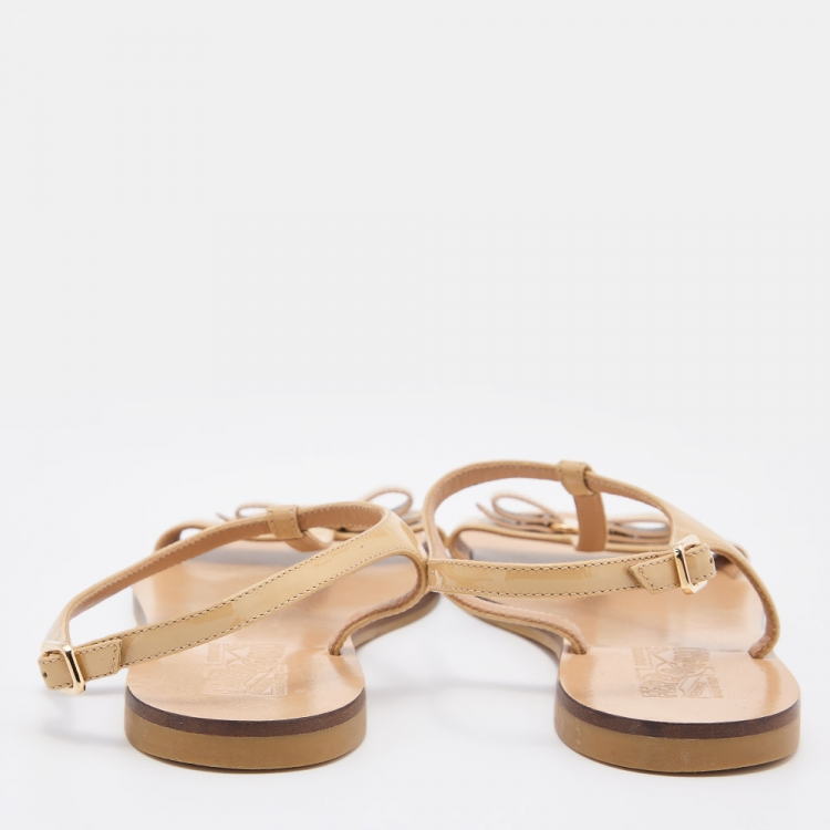 Pre Owned Salvatore Ferragamo Beige Patent Leather Thong Flats Sandals Size 36.5