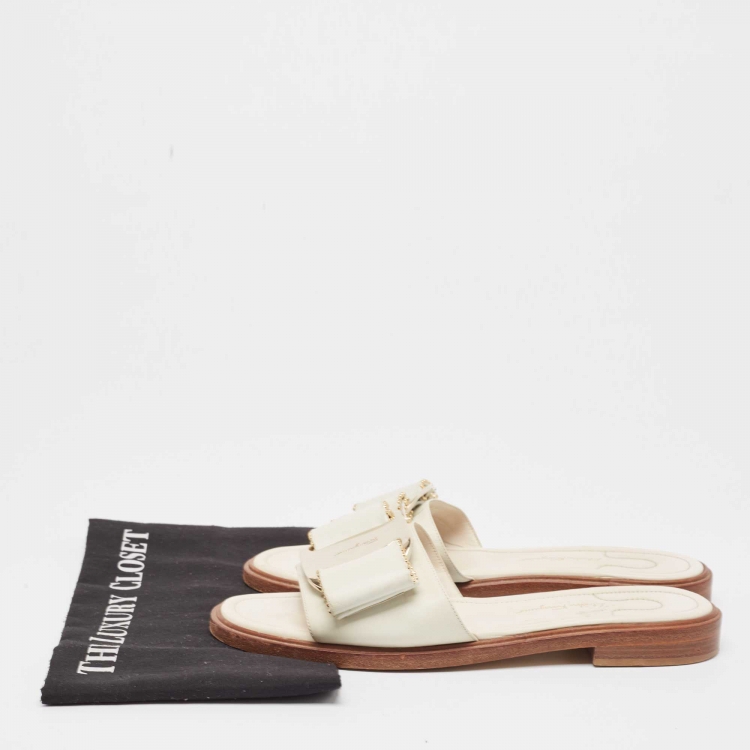 Pre Owned Salvatore Ferragamo White Leather Vara Bow Flat Slides Size 40.5