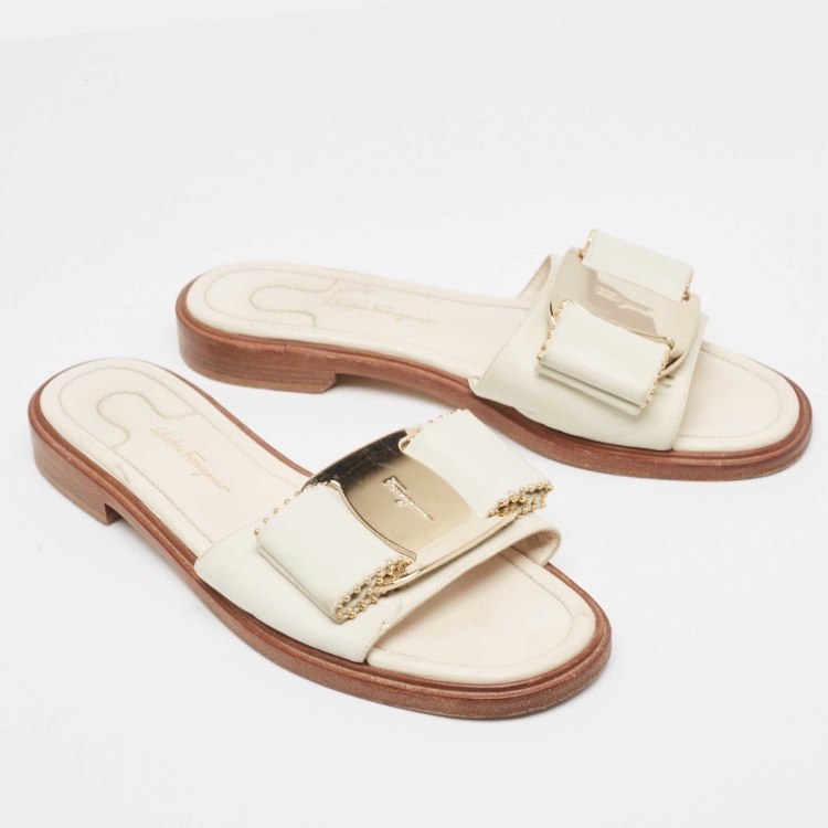 Pre Owned Salvatore Ferragamo White Leather Vara Bow Flat Slides Size 40.5