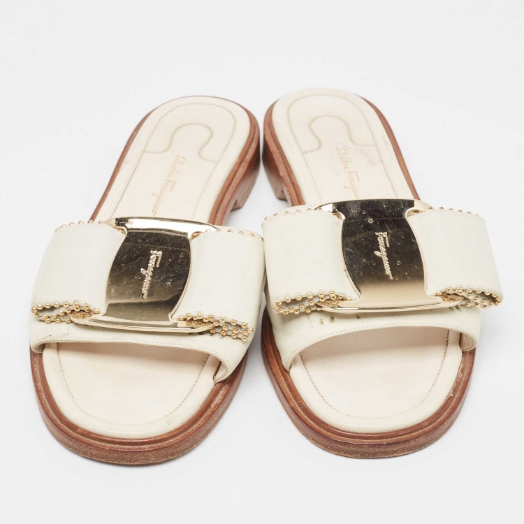 Pre Owned Salvatore Ferragamo White Leather Vara Bow Flat Slides Size 40.5