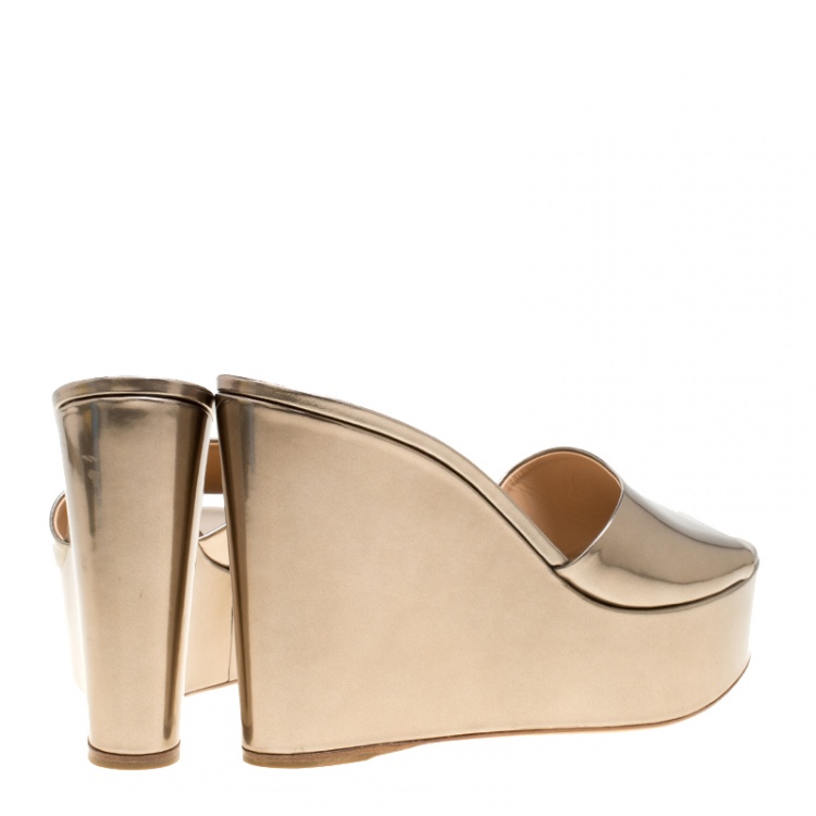 Pre Owned Sergio Rossi Gold Patent Leather Lakeesha Wedge Slides Size 41