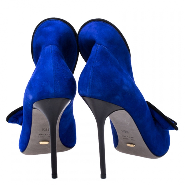 Pre Owned Sergio Rossi Blue Suede Tortousa Swirl Detail Round Toe Pumps Size 38.5