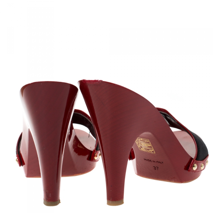 مملوكة مسبقًا Sergio Rossi Black/Red Satin and Wooden Slide Sandals Size 37
