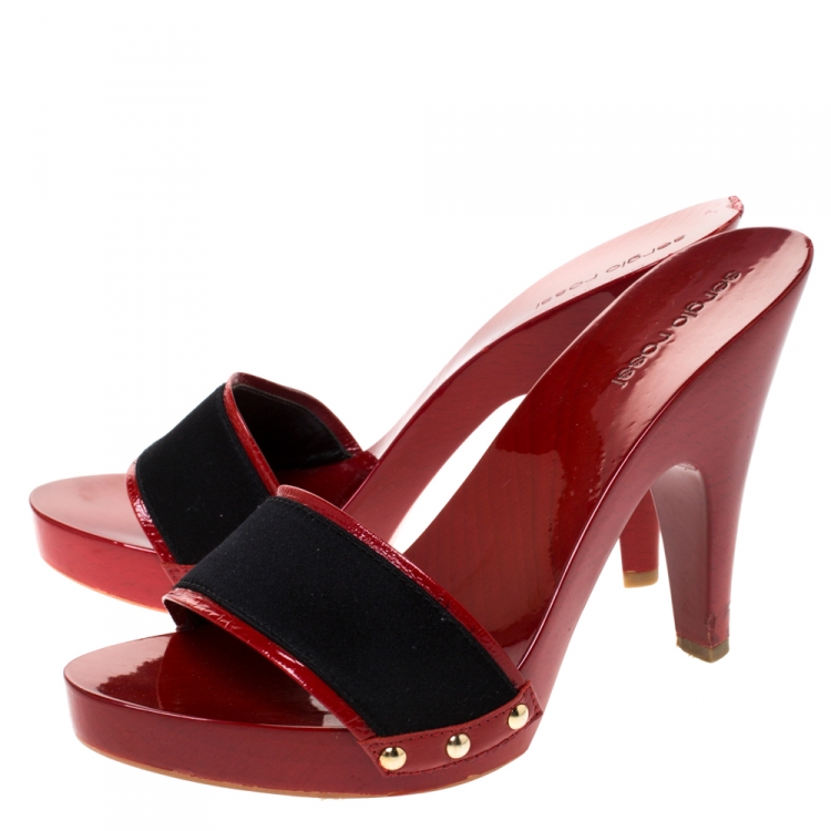 مملوكة مسبقًا Sergio Rossi Black/Red Satin and Wooden Slide Sandals Size 37