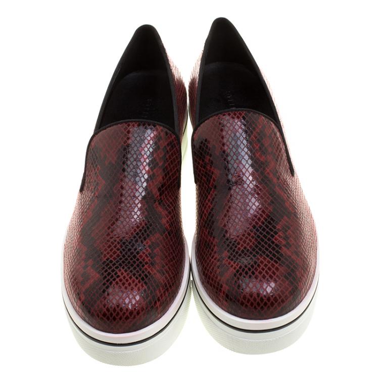 مملوكة مسبقًا Stella McCartney Burgundy Faux Python Creeper Platform Loafers Size 41