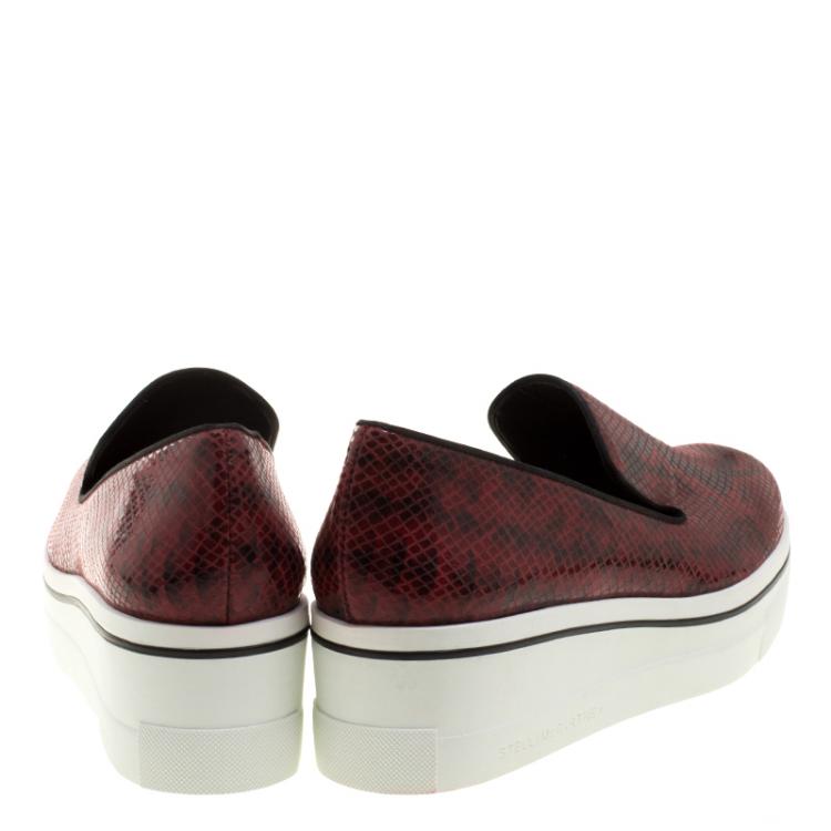 مملوكة مسبقًا Stella McCartney Burgundy Faux Python Creeper Platform Loafers Size 41