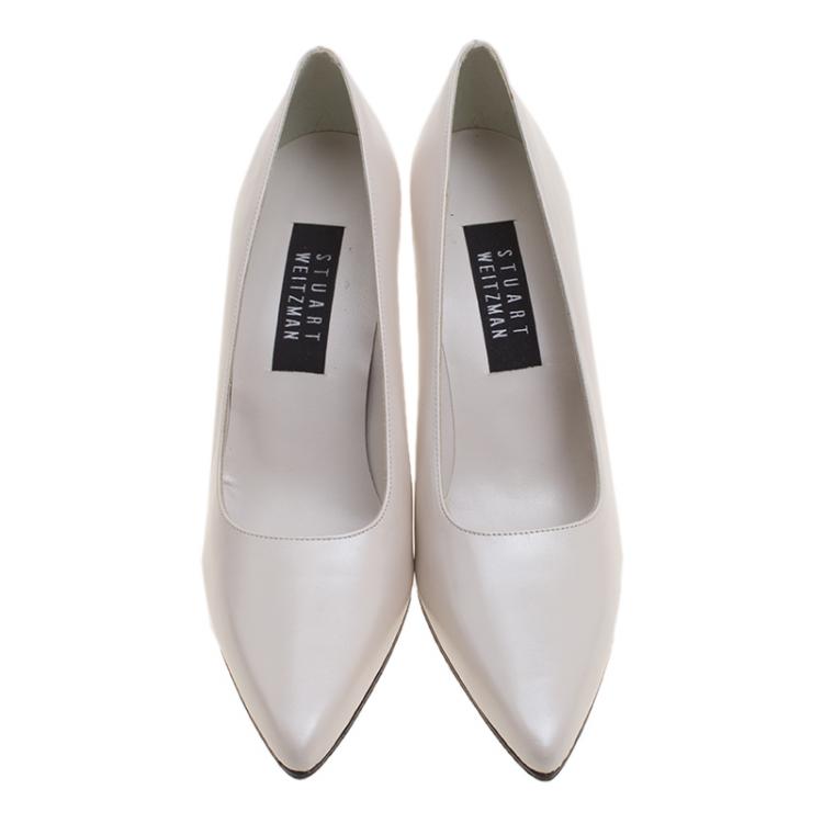 Pre Owned Stuart Weitzman White Pearl Finish Leather Pointed Toe Pumps Size 38.5