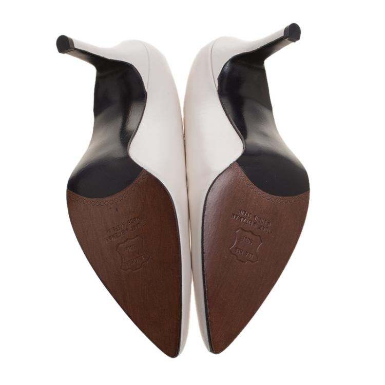Pre Owned Stuart Weitzman White Pearl Finish Leather Pointed Toe Pumps Size 38.5