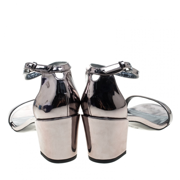 Pre Owned Stuart Weitzman Metallic Silver Leather Simple Chorus Ankle Strap Open Toe Sandals Size 39
