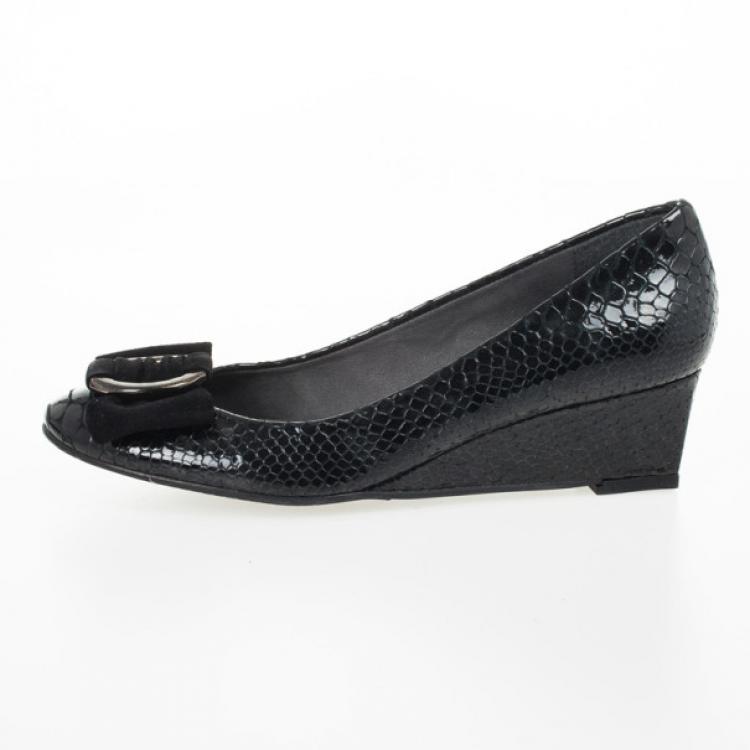Pre Owned Stuart Weitzman Black Python Embossed Caring Wedges Size 36.5