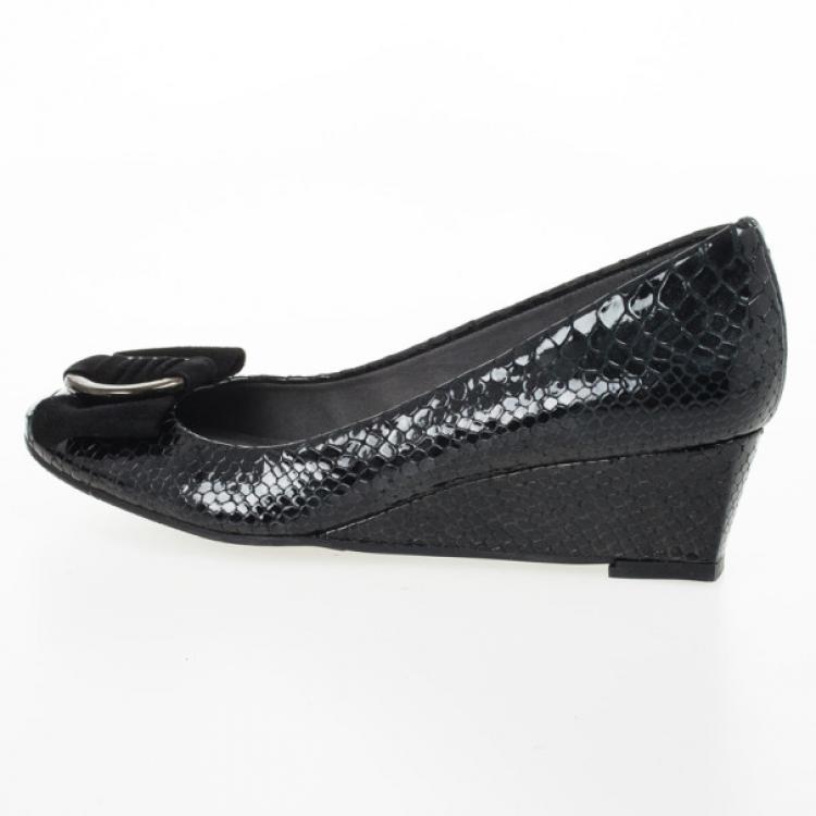 Pre Owned Stuart Weitzman Black Python Embossed Caring Wedges Size 36.5