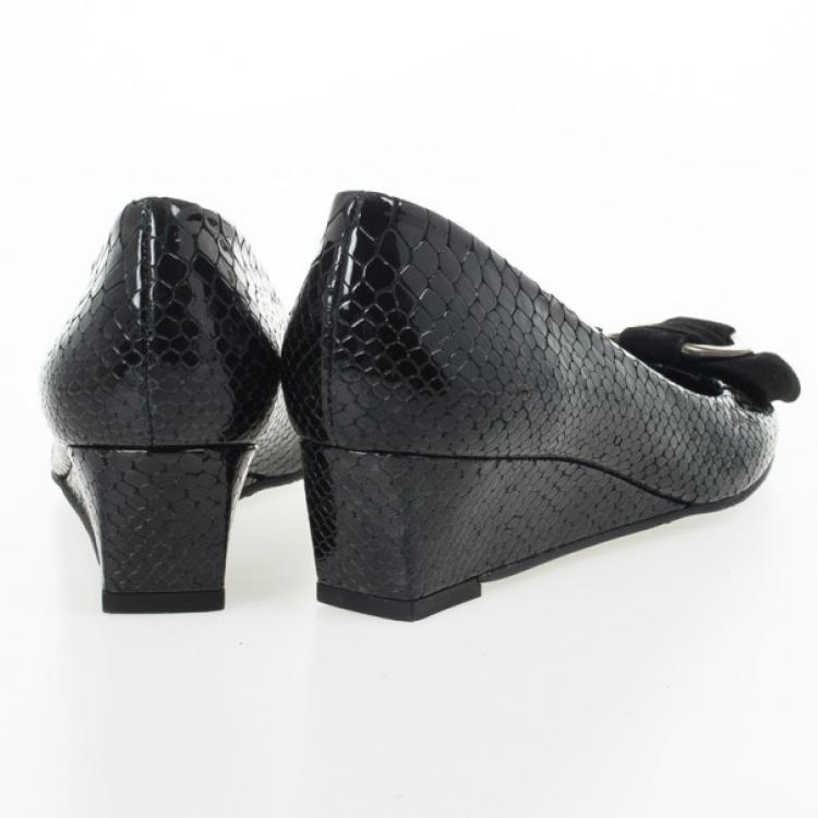 Pre Owned Stuart Weitzman Black Python Embossed Caring Wedges Size 36.5