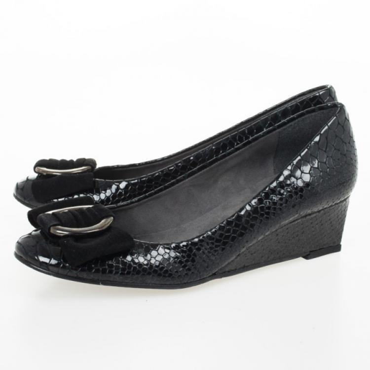 Pre Owned Stuart Weitzman Black Python Embossed Caring Wedges Size 36.5