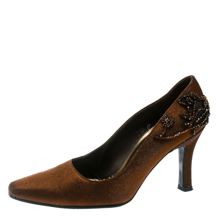 Stuart weitzman round sales toe pumps