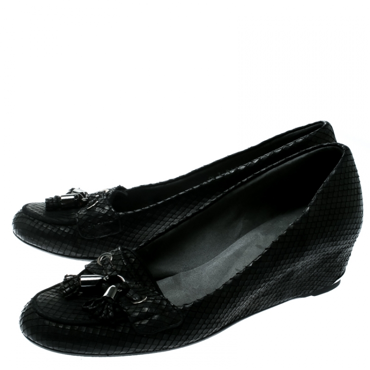 Pre Owned Stuart Weitzman Black Python Embossed Leather Wedge Tassel Detail Loafers Pumps Size 41