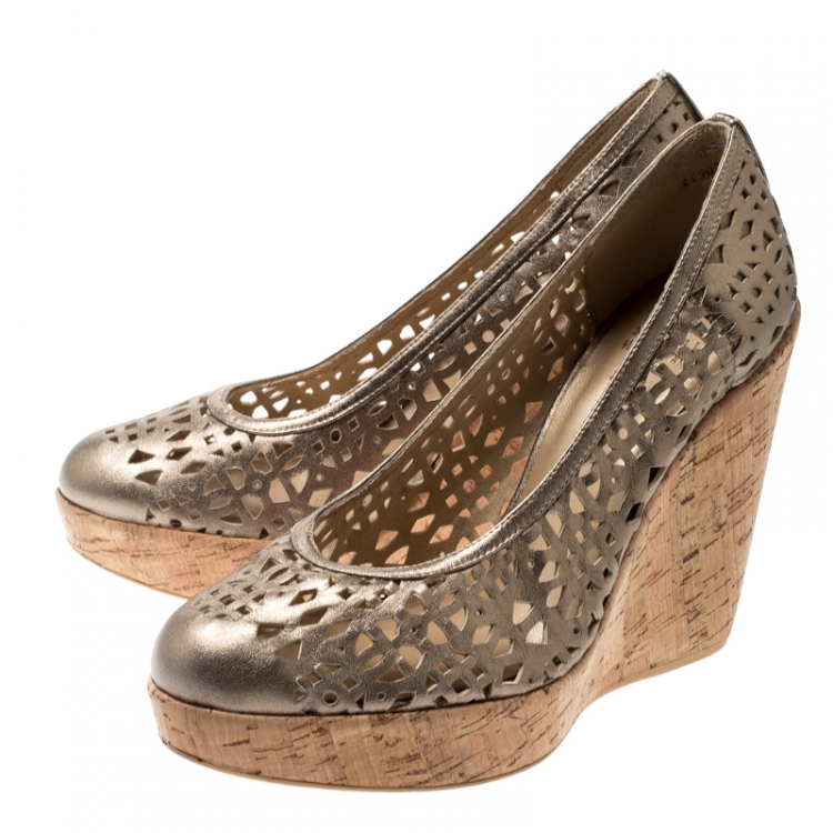 Pre Owned Stuart Weitzman Metallic Gold Leather Nudotcomer Lazer Cut Cork Wedge Platform Pumps Size 39
