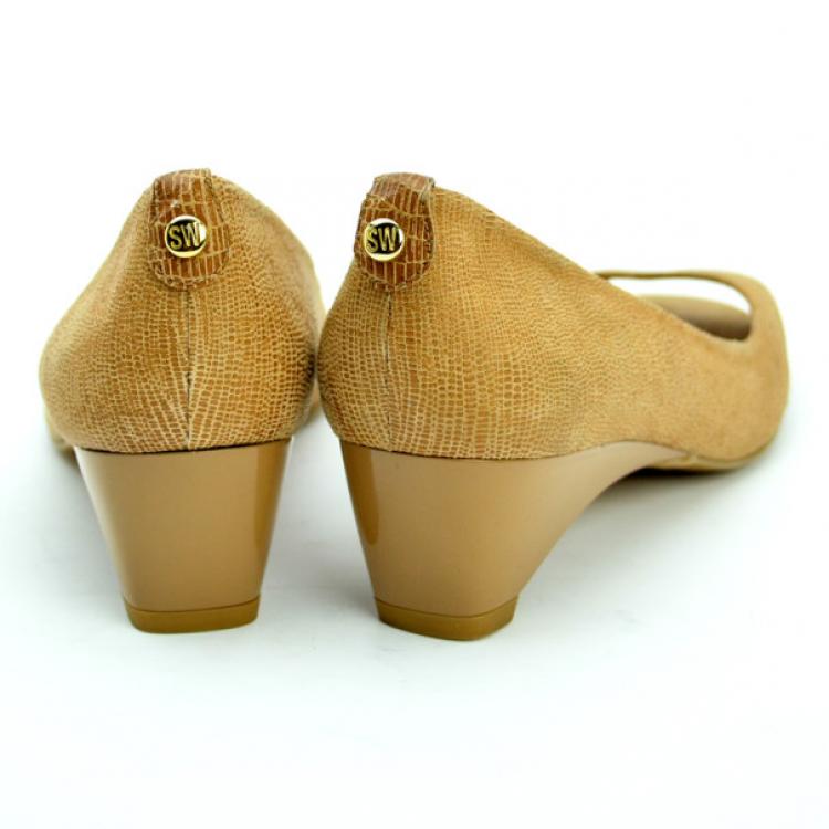 Pre Owned Stuart Weitzman Beige Lizard Embossed Logosavoir Peep Toe Pumps Size 37