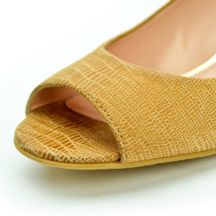 Pre Owned Stuart Weitzman Beige Lizard Embossed Logosavoir Peep Toe Pumps Size 37