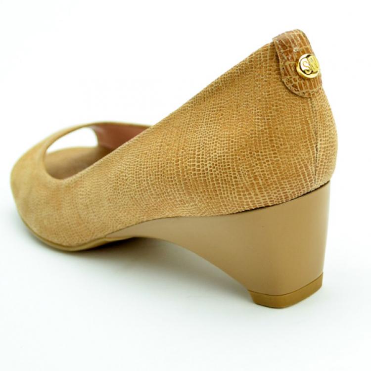 Pre Owned Stuart Weitzman Beige Lizard Embossed Logosavoir Peep Toe Pumps Size 37