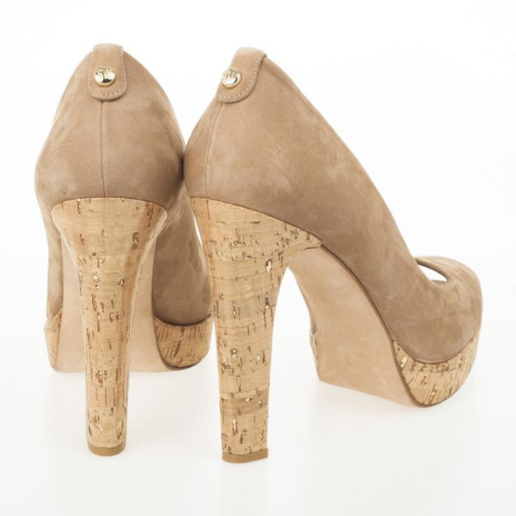 Pre Owned Stuart Weitzman Beige Suede Peep Toe Pumps Size 41.5