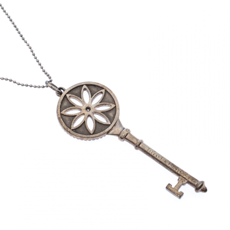 Pre Owned Tiffany & Co. Daisy Key Diamond & Silver Pendant Chain Necklace