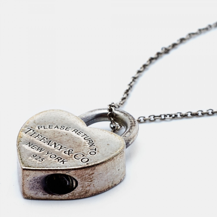 Pre Owned Tiffany & Co. Return to Tiffany & Co. Pull Lock Sterling Silver Pendant Necklace.