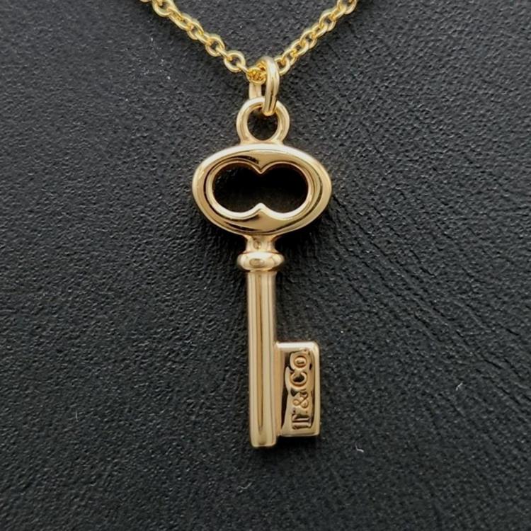 Pre Owned Tiffany & Co. 18K Rose Gold  Oval Key Necklace