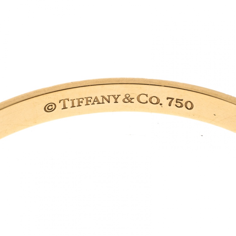 Pre Owned Tiffany & Co. Notes Engraved 18k Yellow Gold Narrow Bangle Bracelet 19cm