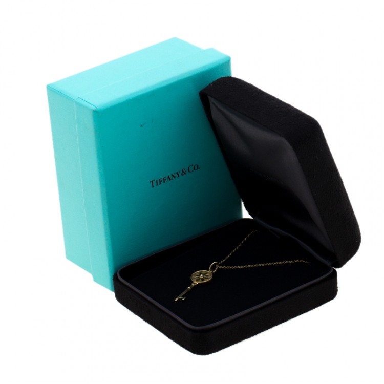 Pre Owned Tiffany & Co. Daisy Key Diamond 18k Yellow Gold Pendant Necklace