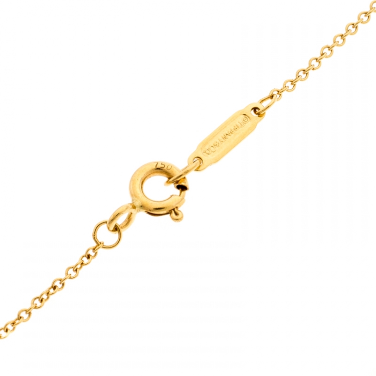 Pre Owned Tiffany & Co. Tiffany Notes Engraved 18k Yellow Gold Round Wave Pendant Necklace