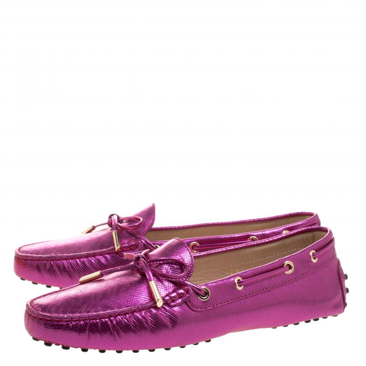 Pre Owned Tod's Pink Metallic Leather Bow Loafers Size 40