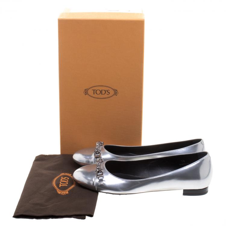 Pre Owned Tod's Silver Metallic Leather Crystal Embellished Ballet Flats Size 38