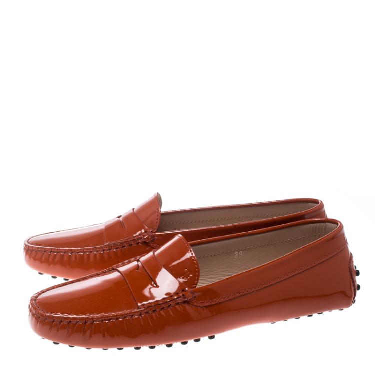 مملوكة مسبقًا Tod's Orange Patent Leather Penny Loafers Size 39