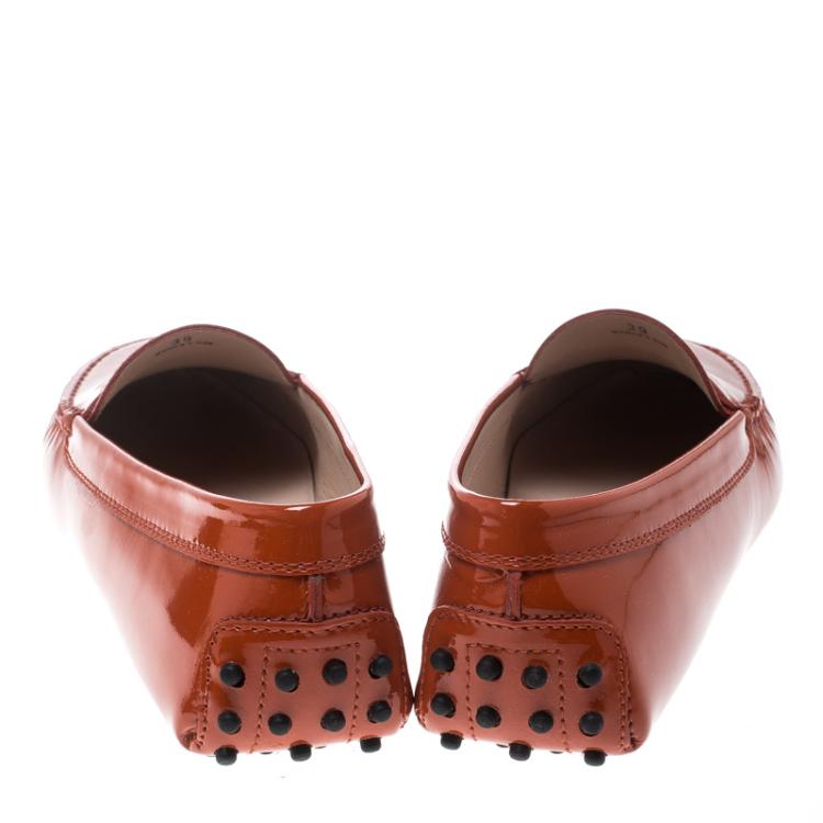 مملوكة مسبقًا Tod's Orange Patent Leather Penny Loafers Size 39