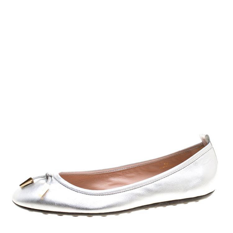 Pre Owned Tod's Metallic Silver Leather Studded Ballet Flats Size 39