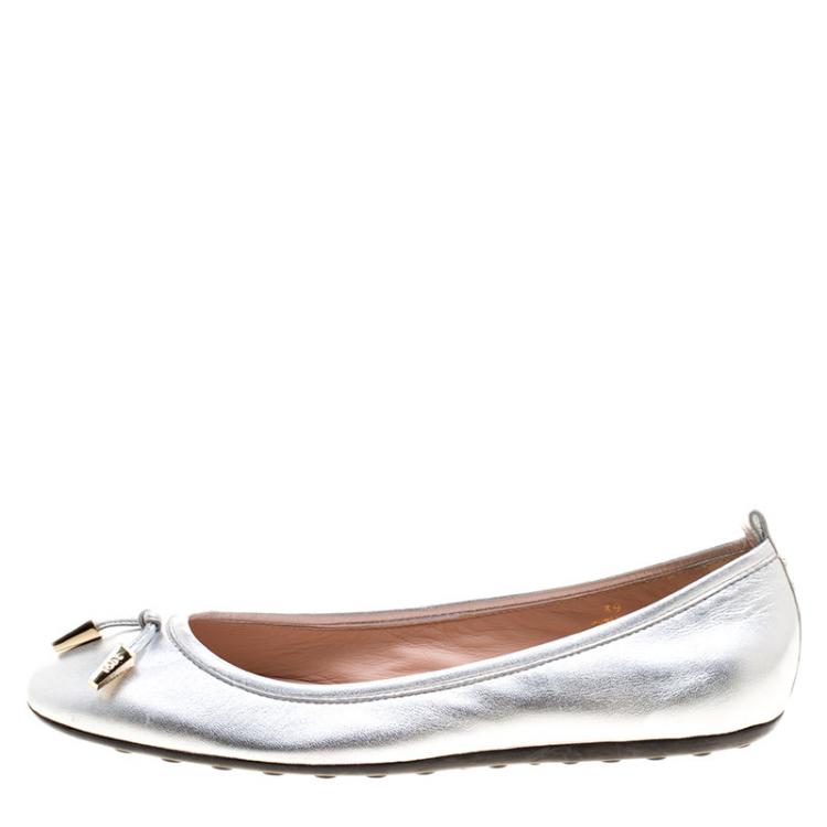 Pre Owned Tod's Metallic Silver Leather Studded Ballet Flats Size 39