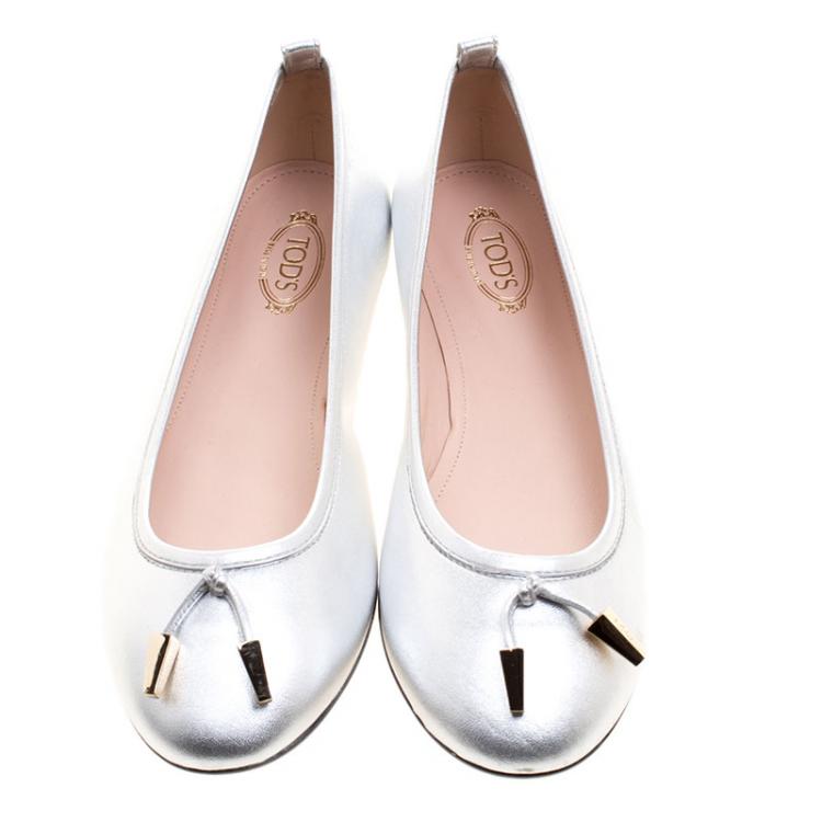 Pre Owned Tod's Metallic Silver Leather Studded Ballet Flats Size 39