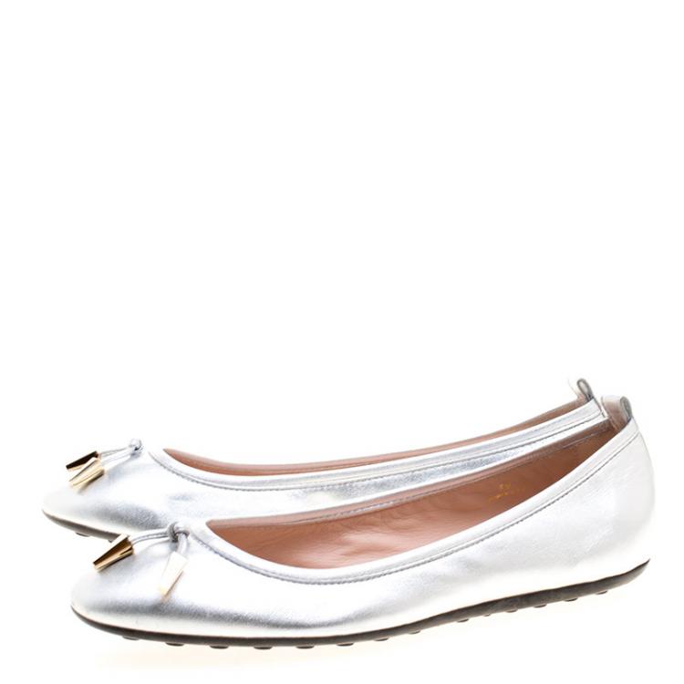 Pre Owned Tod's Metallic Silver Leather Studded Ballet Flats Size 39