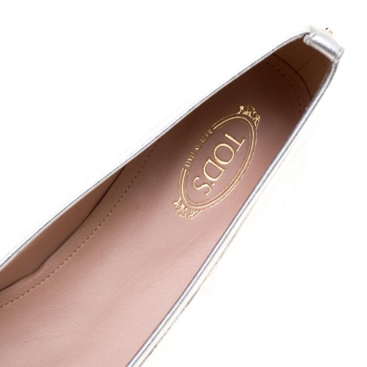 Pre Owned Tod's Metallic Silver Leather Studded Ballet Flats Size 39