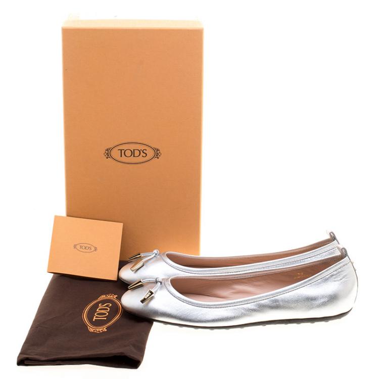Pre Owned Tod's Metallic Silver Leather Studded Ballet Flats Size 39