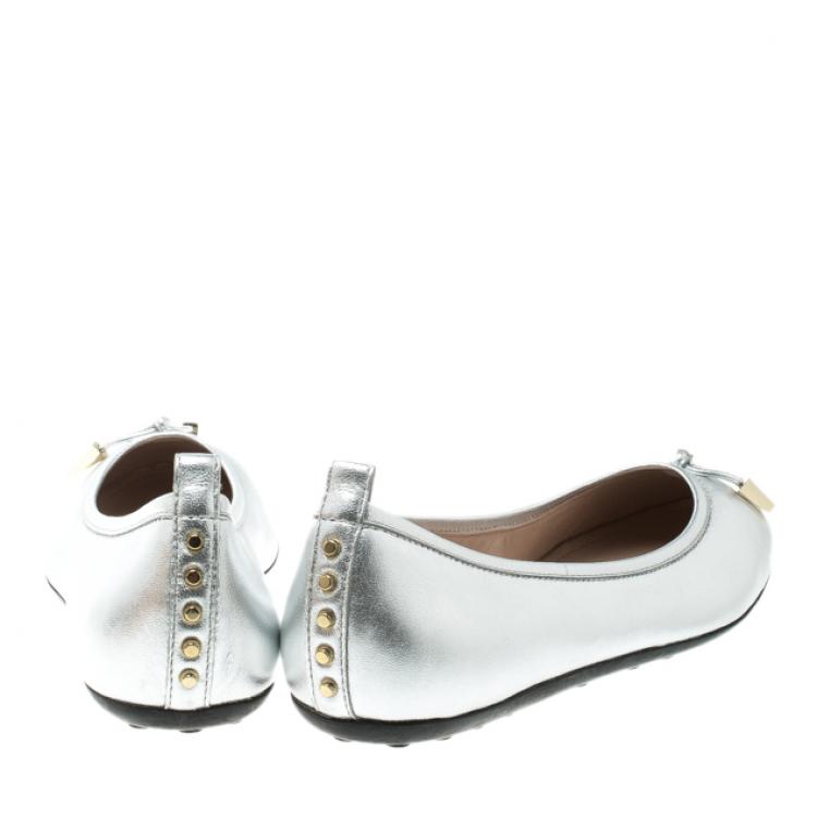 Pre Owned Tod's Metallic Silver Leather Studded Ballet Flats Size 38
