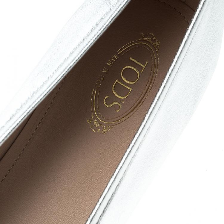 Pre Owned Tod's Metallic Silver Leather Studded Ballet Flats Size 38